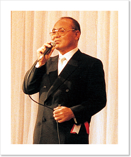 創立15周年記念パーティーにて変わらぬ努力を誓う